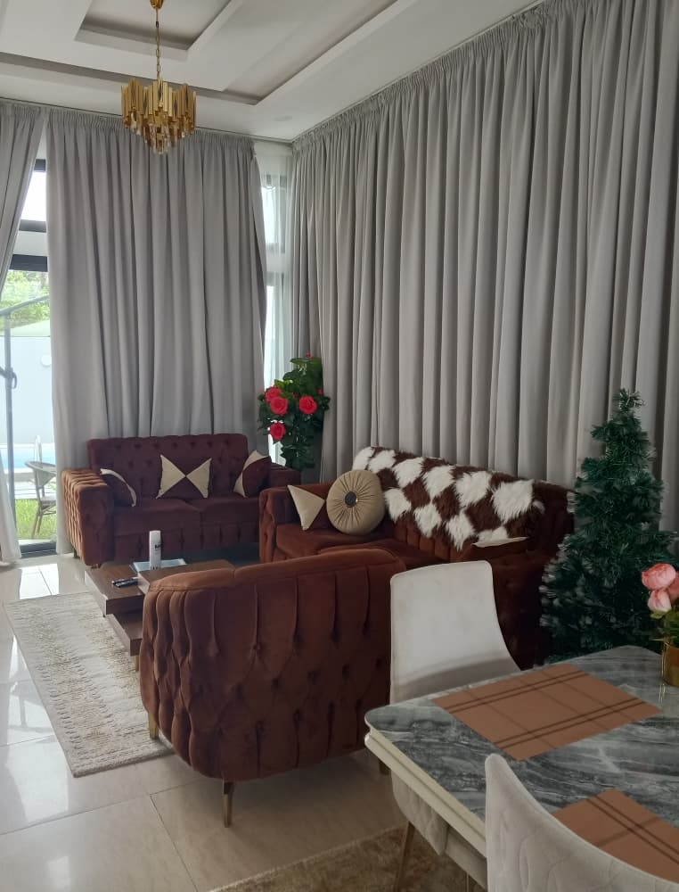 VILLA BASSE MEUBLEE 4 PIECES A ASSINIE (Cit� R�sidentielle Abissa Loge) KM 18